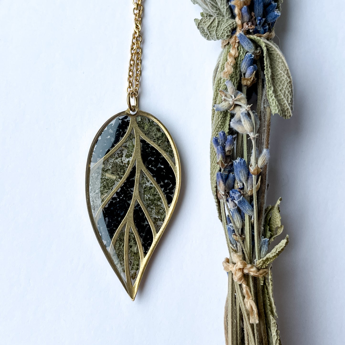 Leaf Necklace Gold
