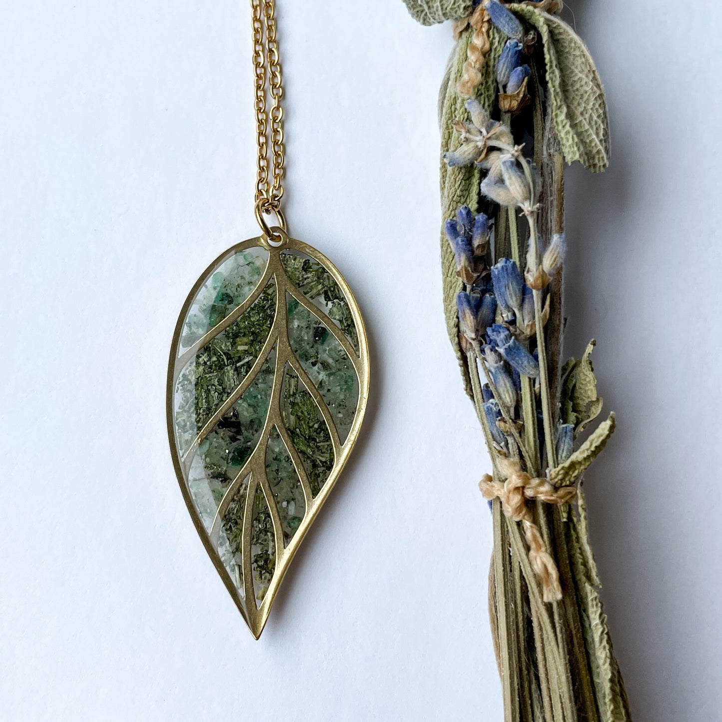 Leaf Necklace Gold