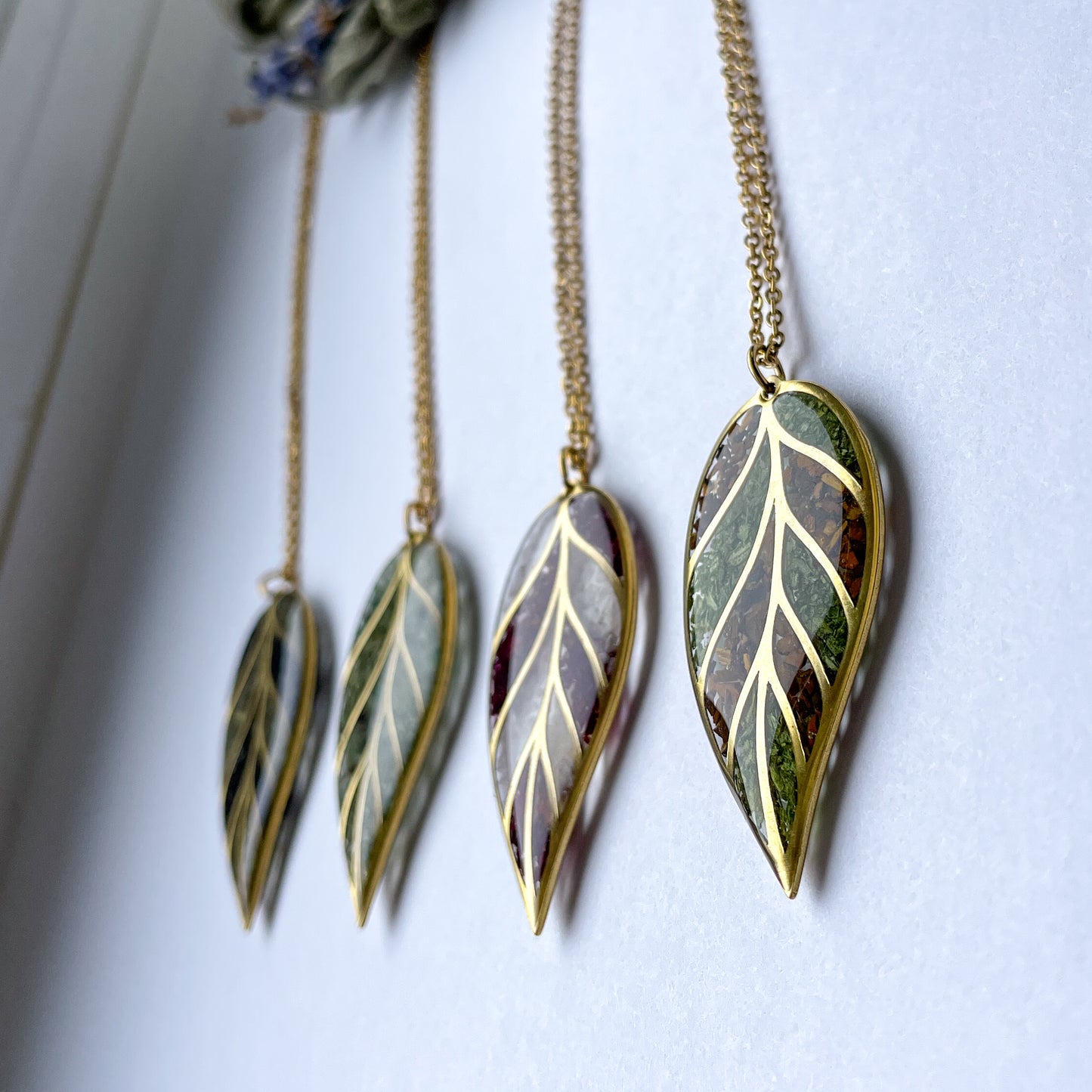 Leaf Necklace Gold