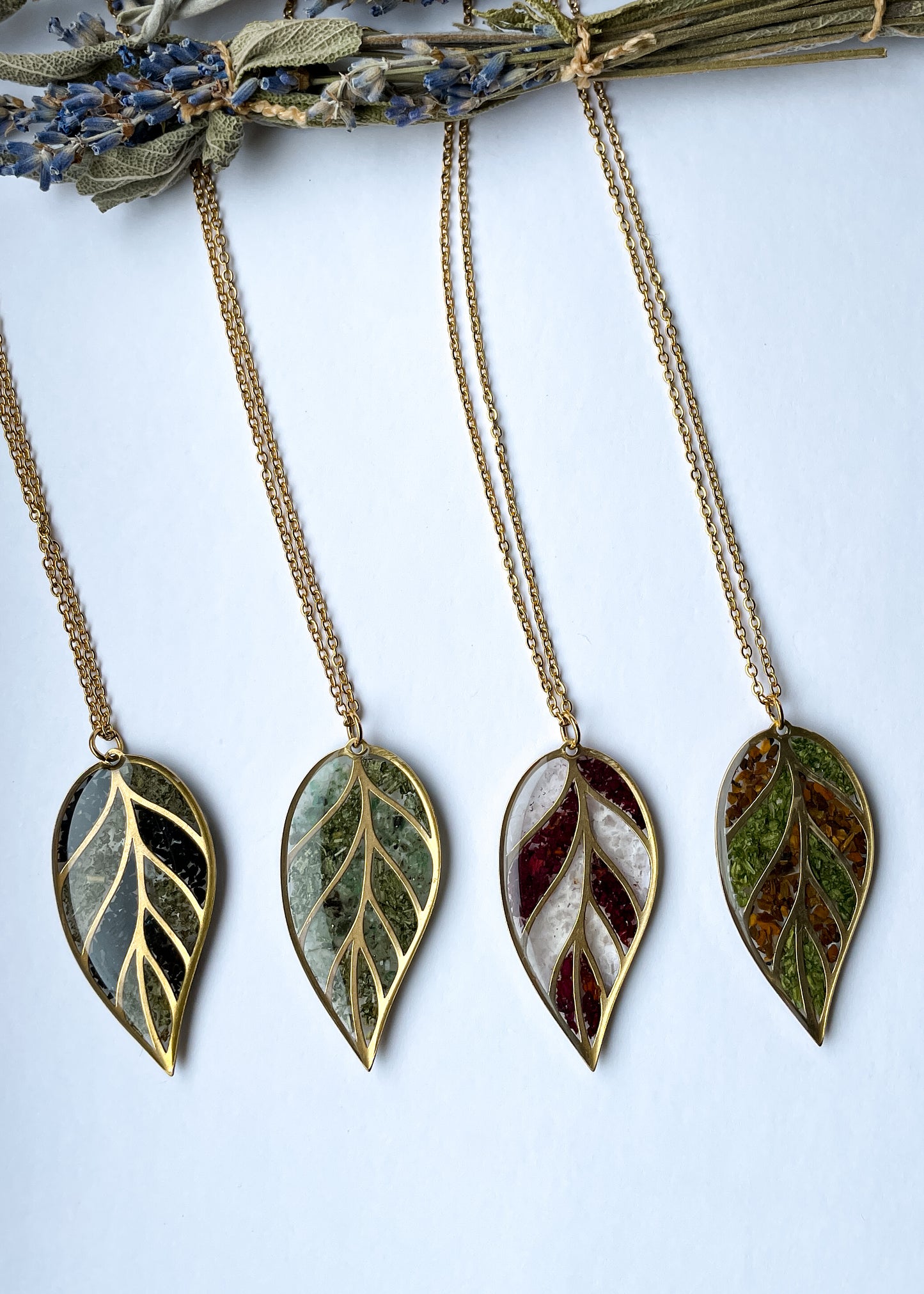 Leaf Necklace Gold